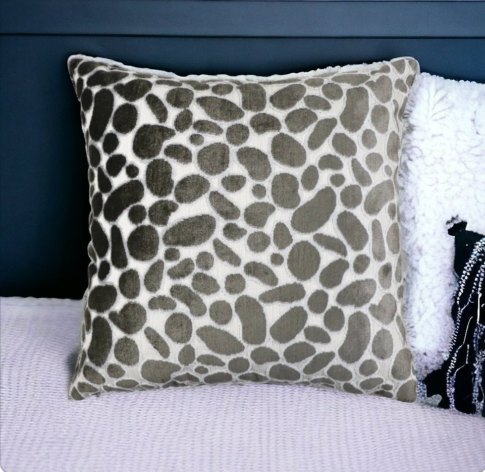 Gwen Pillow