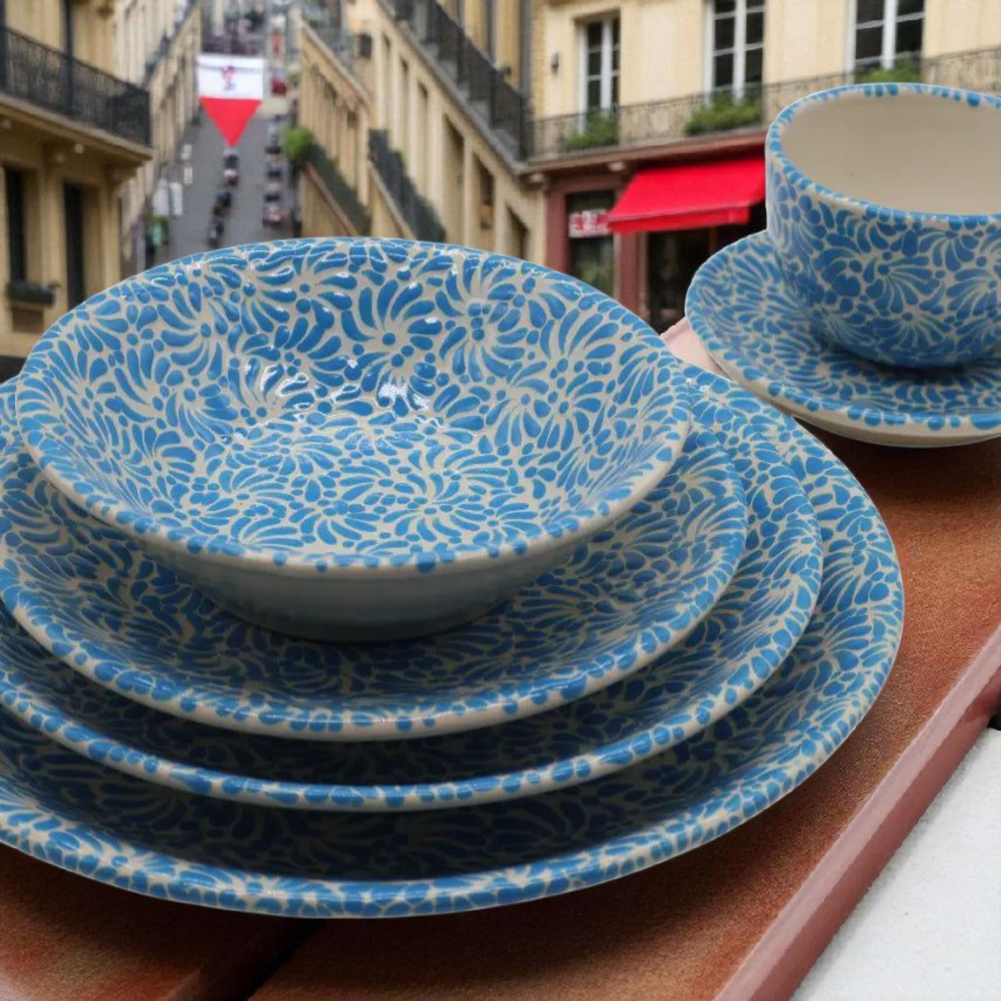 Plumas Plates Set
